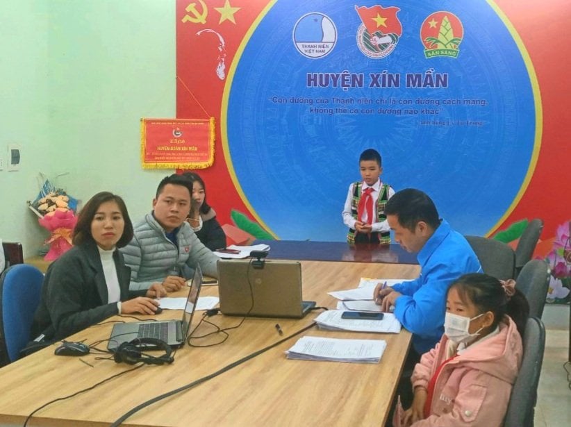 Tham gia hùng biện Tiếng Anh trực tuyến với các bạn thanh thiếu niên toàn tỉnh Hà Giang.