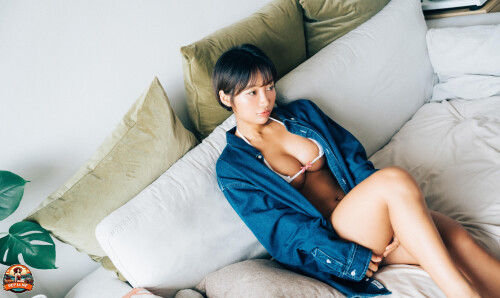 Booty-Queen---Girl-Friend-06ab35e6b0304c5f9e.jpeg