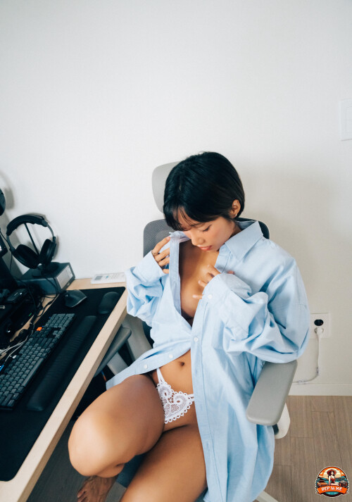 Booty-Queen---Girl-Friend-45a7f25393979cc27d.jpeg