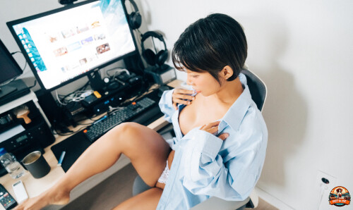 Booty-Queen---Girl-Friend-4734f45a473f4a1e81.jpeg