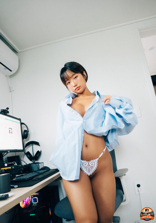 Booty-Queen---Girl-Friend-66d5c4f4e28e50db92.jpeg