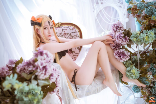 Rinka-Okita---Abigail-Williams-Swimsuit-1242264257acfd0f0b.jpeg